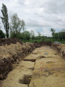 Op de rand van het prehistorisch en middeleeuws land-schap: het archeologisch onderzoek langs de Gentse Steenweg in Sijsele (Damme, West-Vlaanderen)