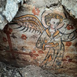 14de-eeuwse grafkelder ontdekt tijdens opgraving van het Onze-Lieve-Vrouwe-kerkhof Zuid