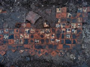 Unieke middeleeuwse tegelvloer ontdekt tijdens laatste opgravingsfase van de Eekhoutabdij in Brugge